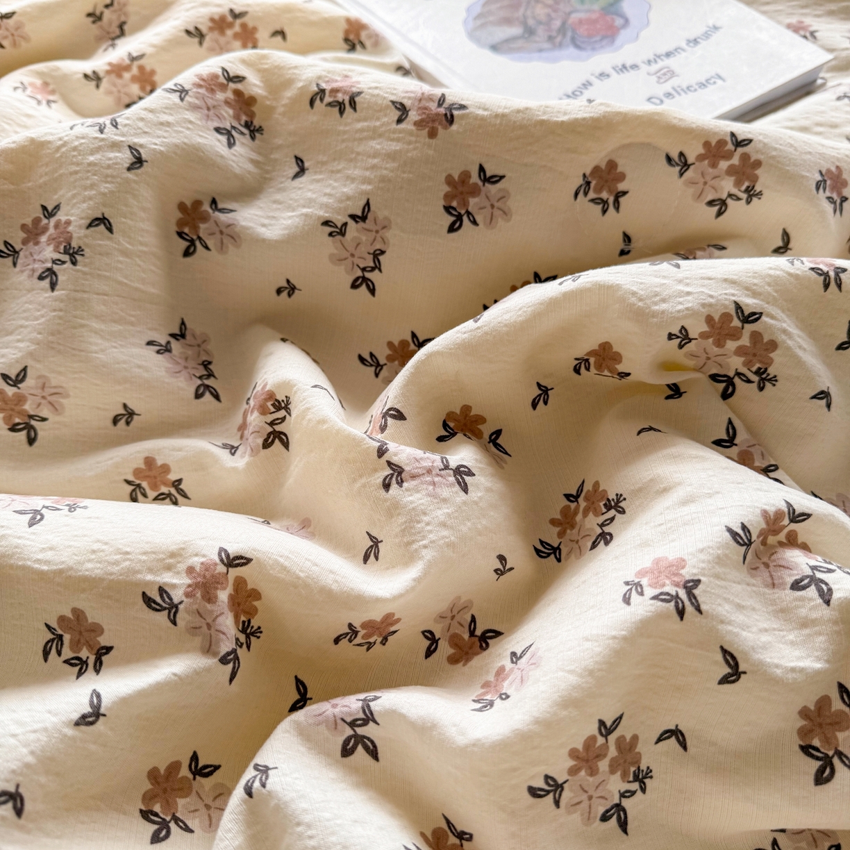 91家纺网 家纺一手货源 找家纺 2026新款春夏云感双层纱母婴级三角针夏被贝壳边夏凉被贝壳绣 浅桃织夏