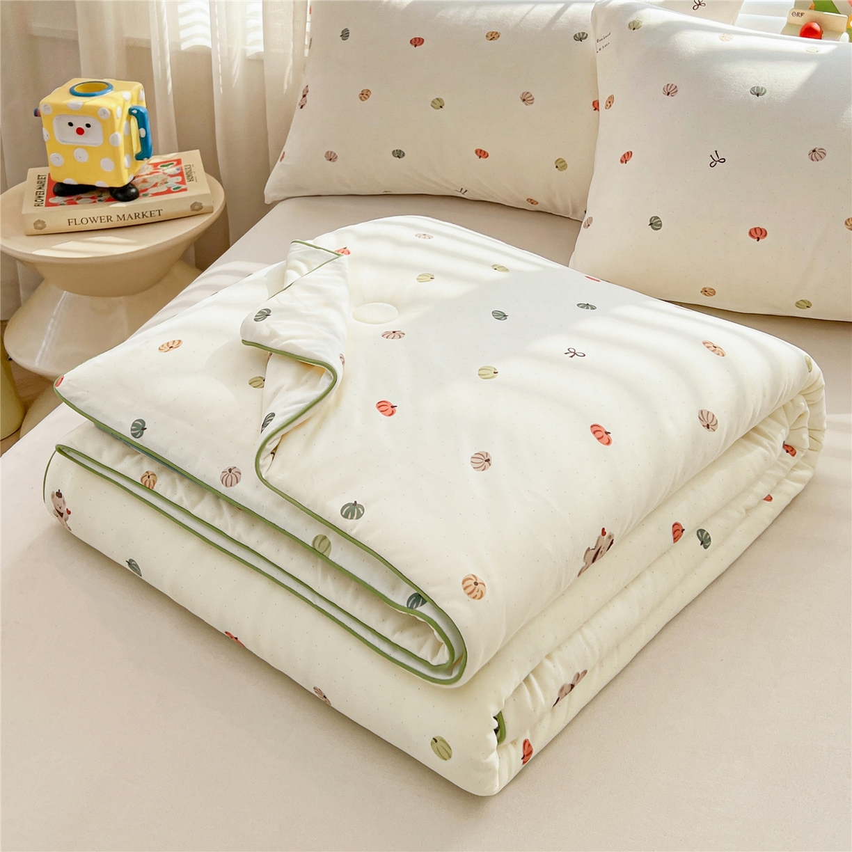 91家纺网 家纺一手货源 找家纺 优被业 2026新款A类牛奶丝针织棉软糯凉感大豆夏被空调被夏凉被(20%大豆国标包检测） 南瓜小熊