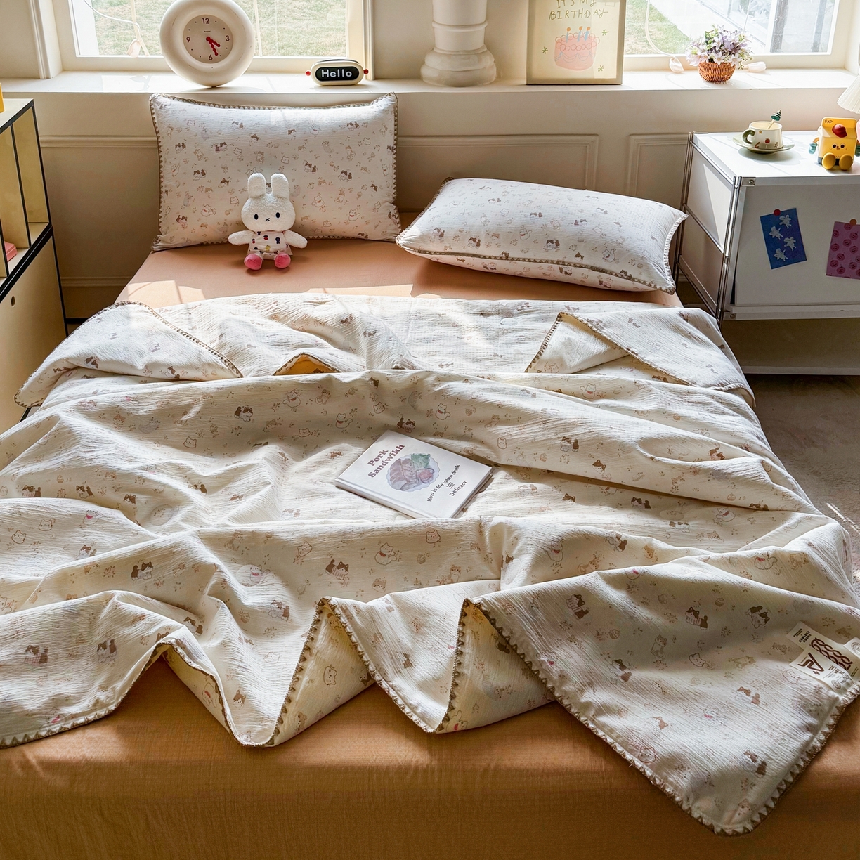 91家纺网 家纺一手货源 找家纺 2026新款春夏云感双层纱母婴级三角针夏被贝壳边夏凉被贝壳绣 晴天小猫