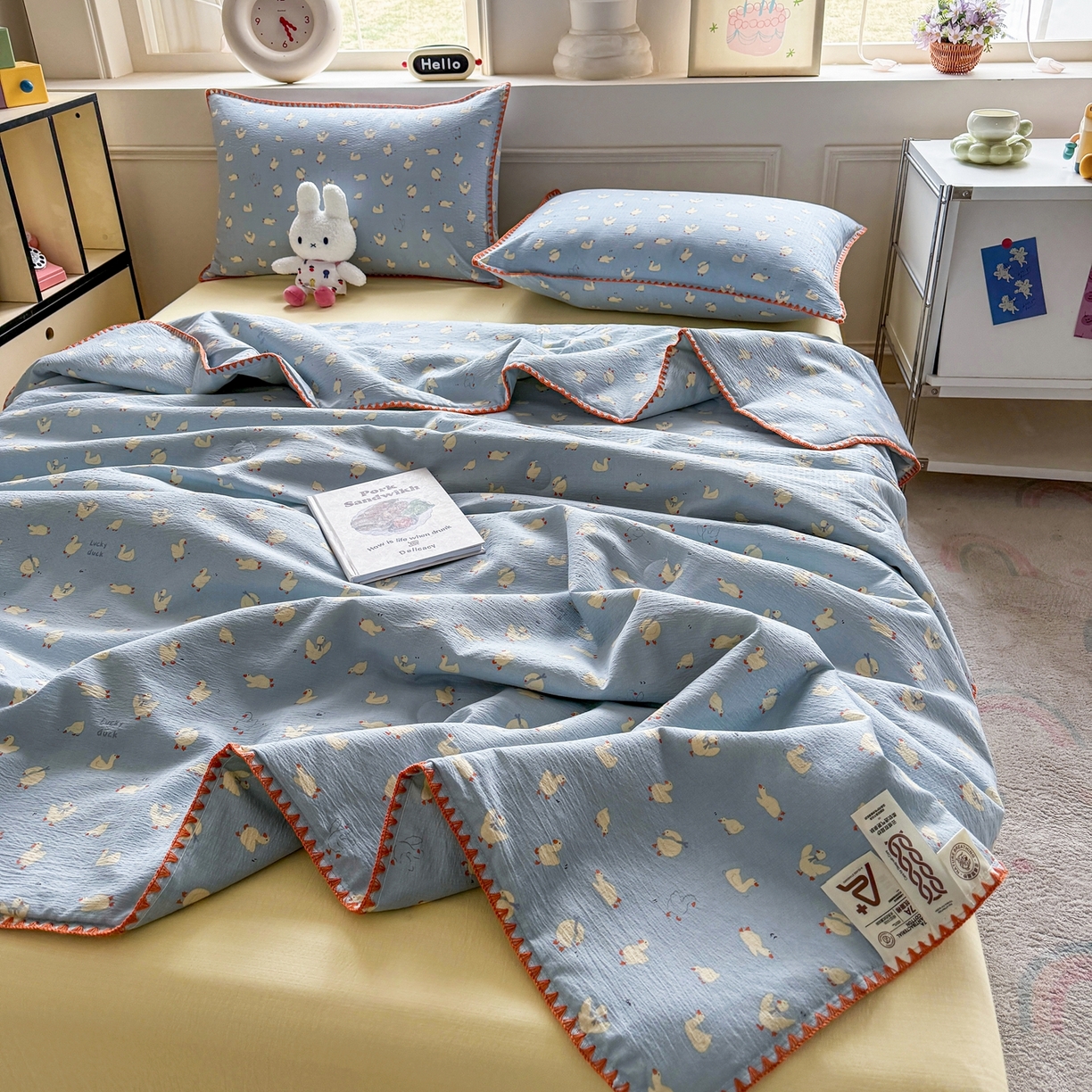 91家纺网 家纺一手货源 找家纺 2026新款春夏云感双层纱母婴级三角针夏被贝壳边夏凉被贝壳绣 项天歌