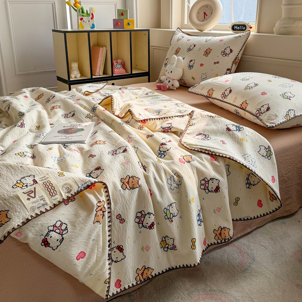 91家纺网 家纺一手货源 找家纺 2026新款春夏云感双层纱母婴级三角针夏被贝壳边夏凉被贝壳绣 像素小猫