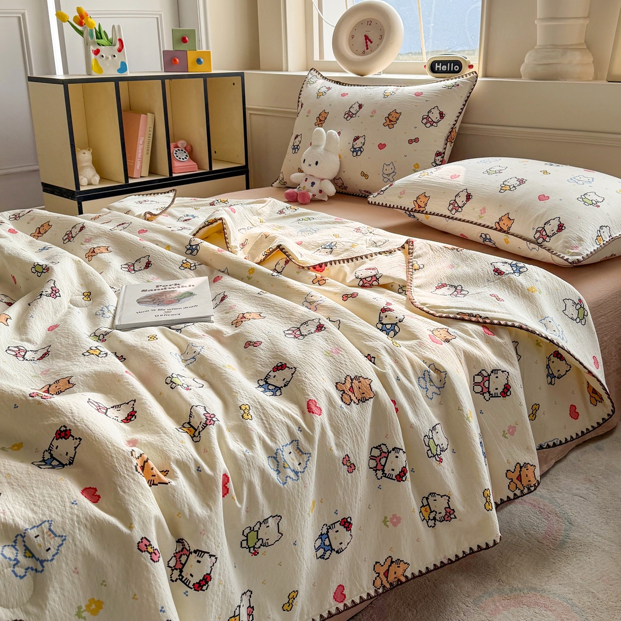 91家纺网 家纺一手货源 找家纺 2026新款春夏云感双层纱母婴级三角针夏被贝壳边夏凉被贝壳绣 像素小猫