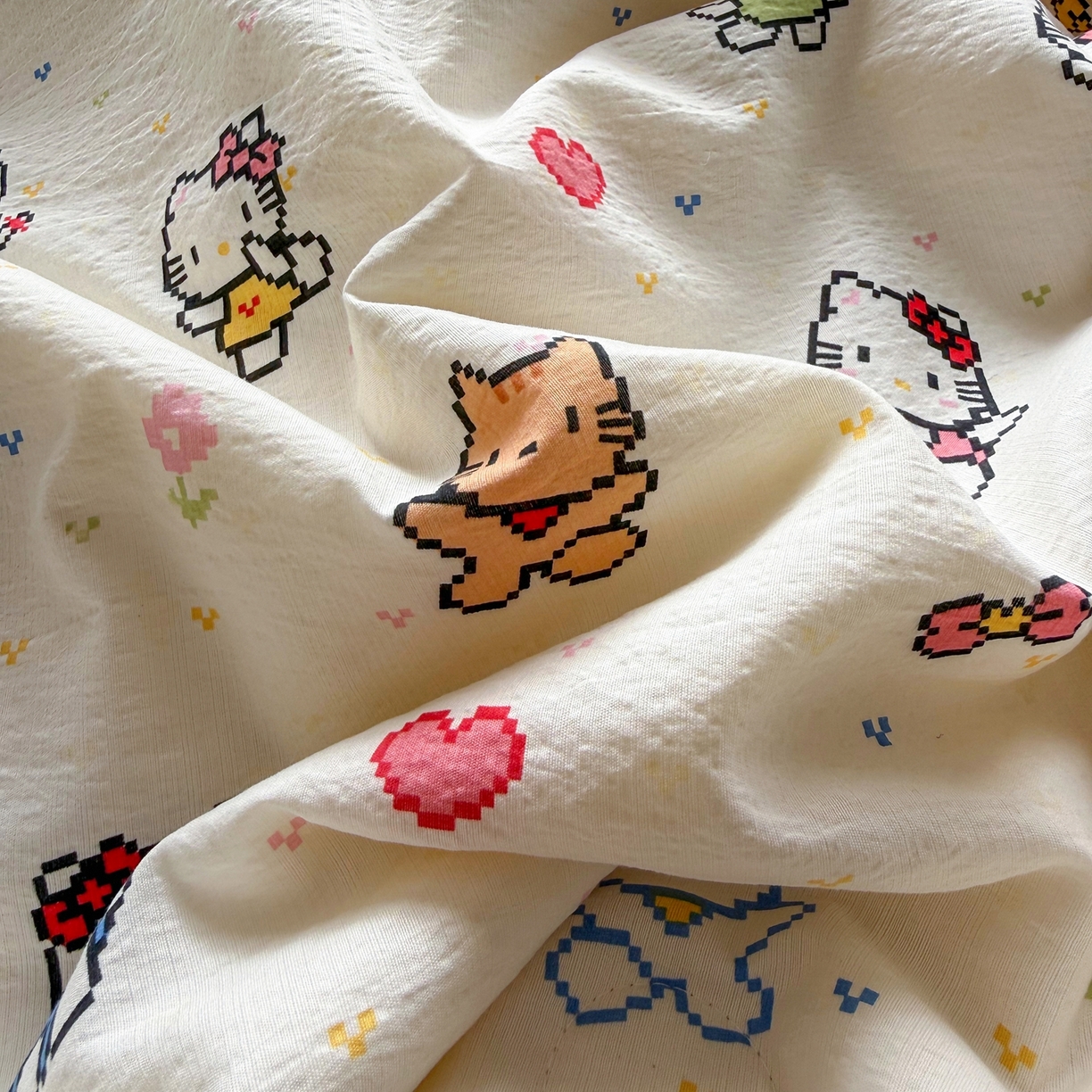 91家纺网 家纺一手货源 找家纺 2026新款春夏云感双层纱母婴级三角针夏被贝壳边夏凉被贝壳绣 像素小猫