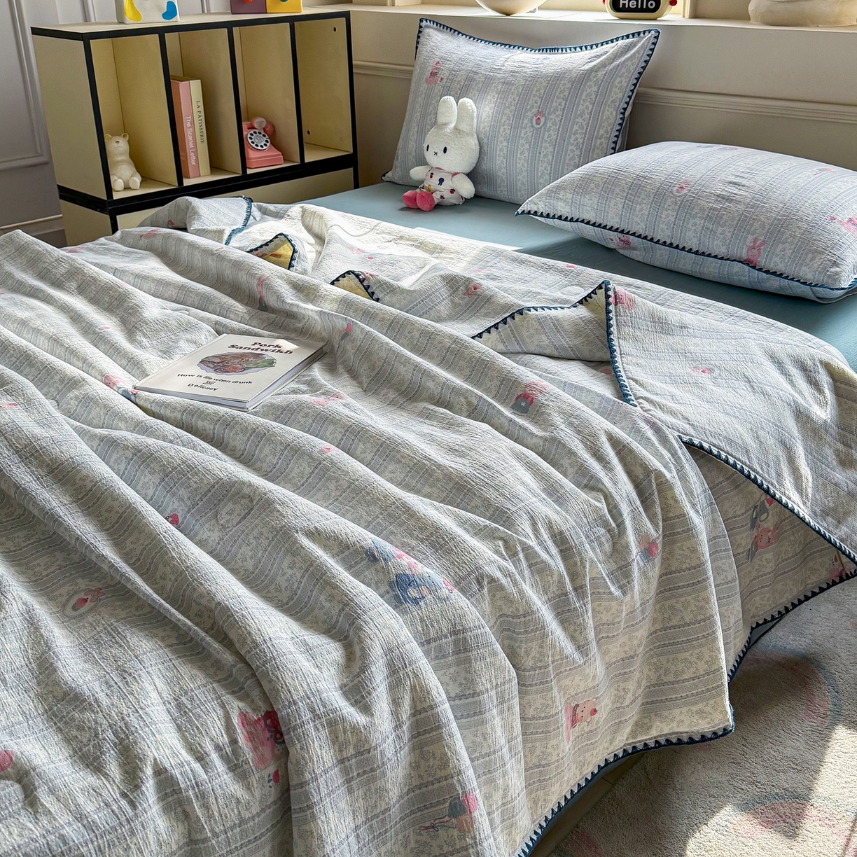 91家纺网 家纺一手货源 找家纺 2026新款春夏云感双层纱母婴级三角针夏被贝壳边夏凉被贝壳绣 小象宝宝