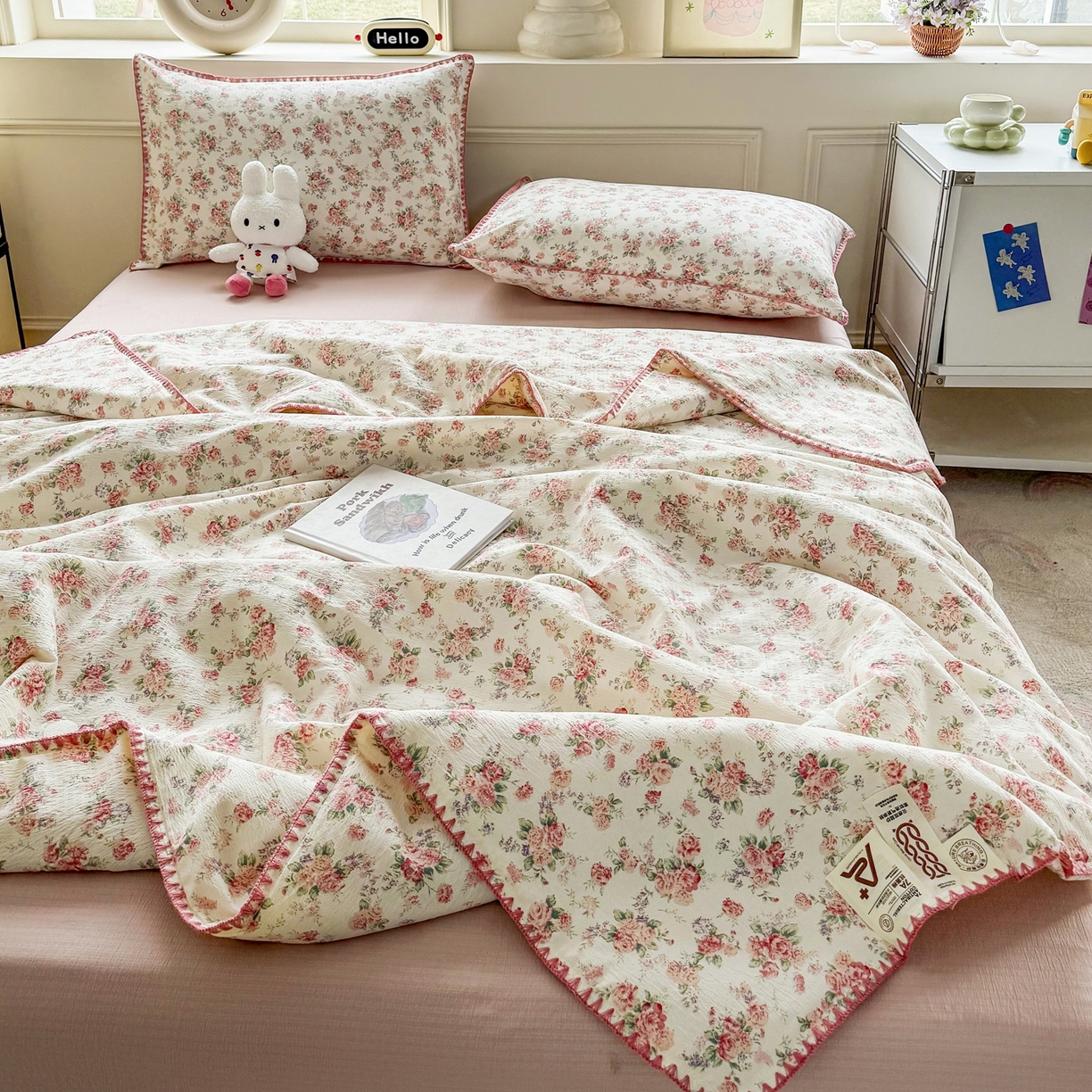 91家纺网 家纺一手货源 找家纺 2026新款春夏云感双层纱母婴级三角针夏被贝壳边夏凉被贝壳绣 星眠云野