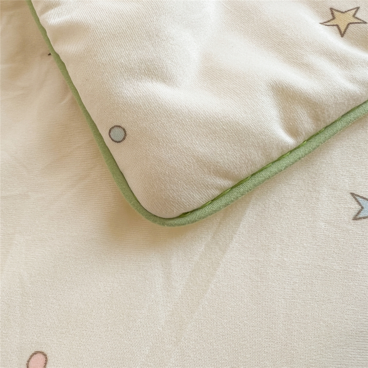 91家纺网 家纺一手货源 找家纺 优被业 2026新款A类牛奶丝针织棉软糯凉感大豆夏被空调被夏凉被(20%大豆国标包检测） 奇境庄园