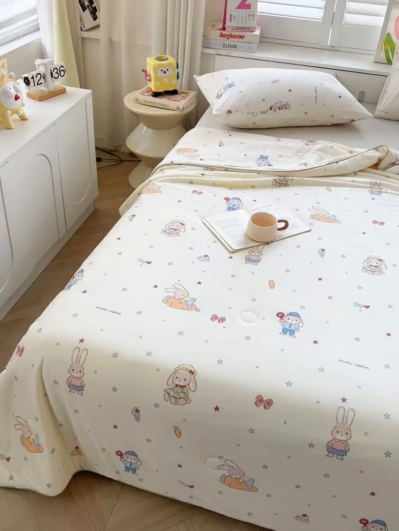 91家纺网 家纺一手货源 找家纺 优被业 2026新款A类牛奶丝针织棉软糯凉感大豆夏被空调被夏凉被(20%大豆国标包检测） 奇境庄园