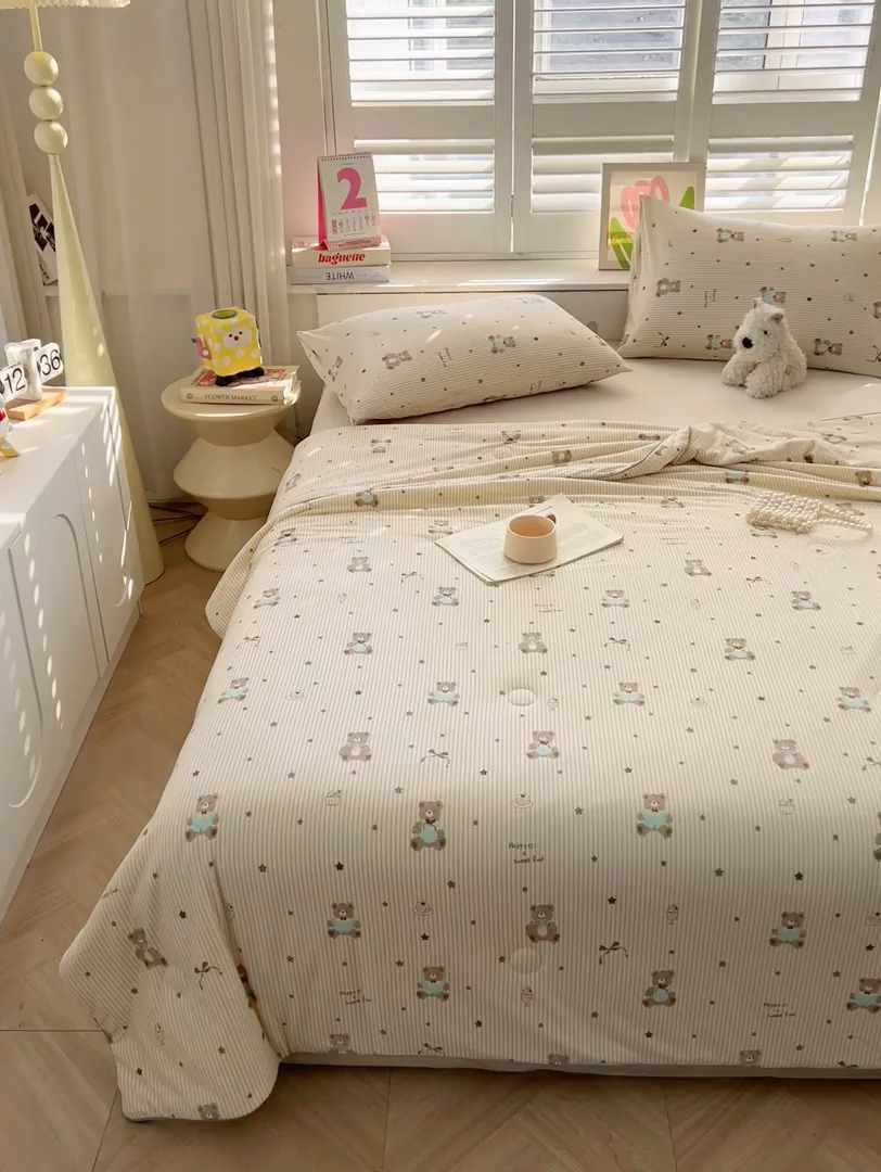 91家纺网 家纺一手货源 找家纺 优被业 2026新款A类牛奶丝针织棉软糯凉感大豆夏被空调被夏凉被(20%大豆国标包检测） 晚安熊