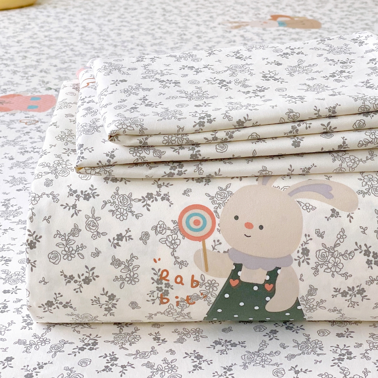 91家纺网 家纺一手货源 找家纺 悦织湾家纺 2026新款斜纹加厚水洗棉超细斜（加厚）床笠单床笠床笠单件-席梦思保护套 床笠-花园小兔