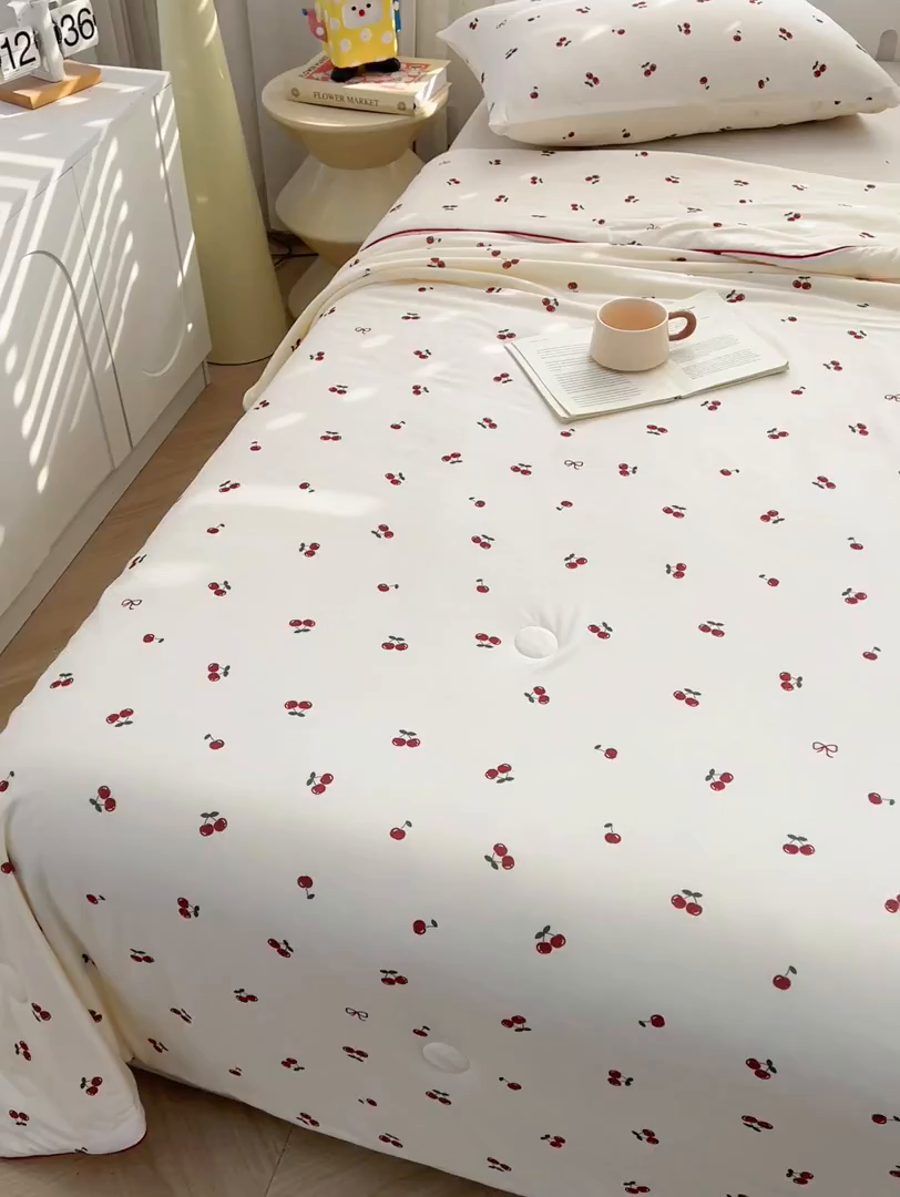 91家纺网 家纺一手货源 找家纺 优被业 2026新款A类牛奶丝针织棉软糯凉感大豆夏被空调被夏凉被(20%大豆国标包检测） 小樱桃