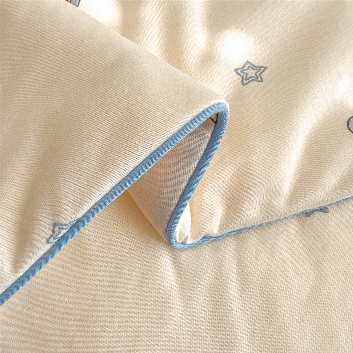 91家纺网 家纺一手货源 找家纺 优被业 2026新款A类牛奶丝针织棉软糯凉感大豆夏被空调被夏凉被(20%大豆国标包检测） 星星宝贝