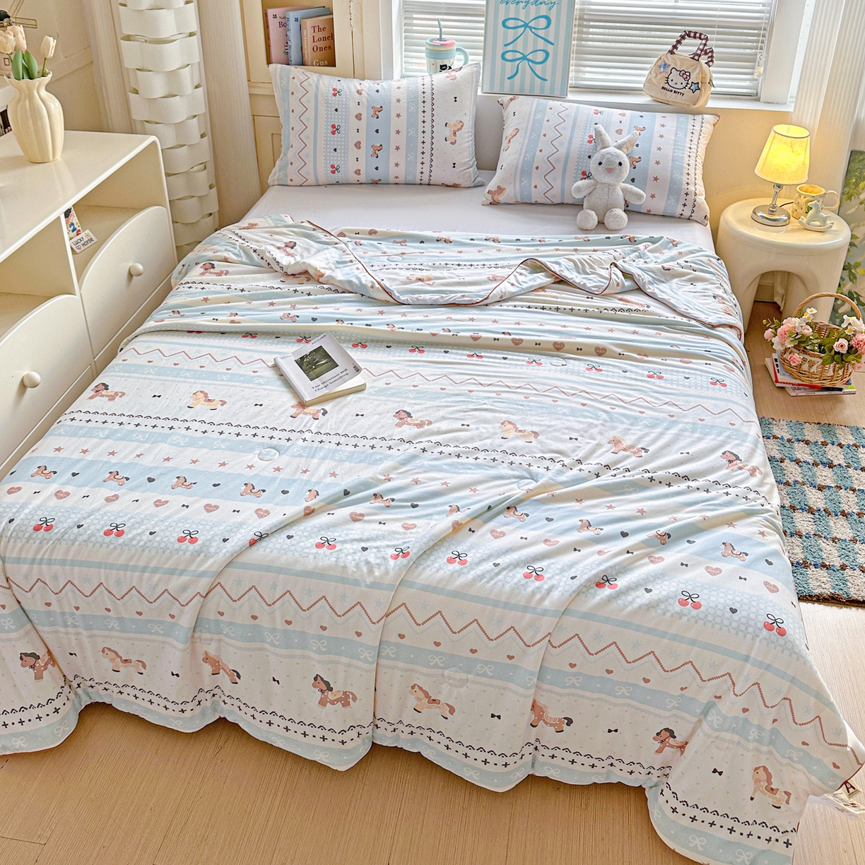 91家纺网 家纺一手货源 找家纺 优被业 2026新款A类牛奶丝针织棉软糯凉感大豆夏被空调被夏凉被(20%大豆国标包检测） 幸运小马