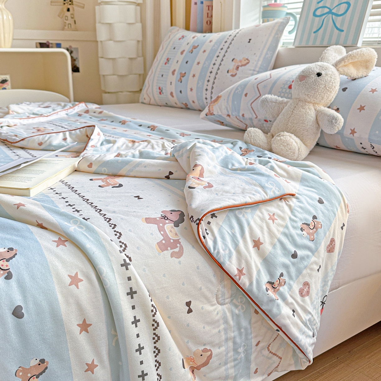 91家纺网 家纺一手货源 找家纺 优被业 2026新款A类牛奶丝针织棉软糯凉感大豆夏被空调被夏凉被(20%大豆国标包检测） 幸运小马