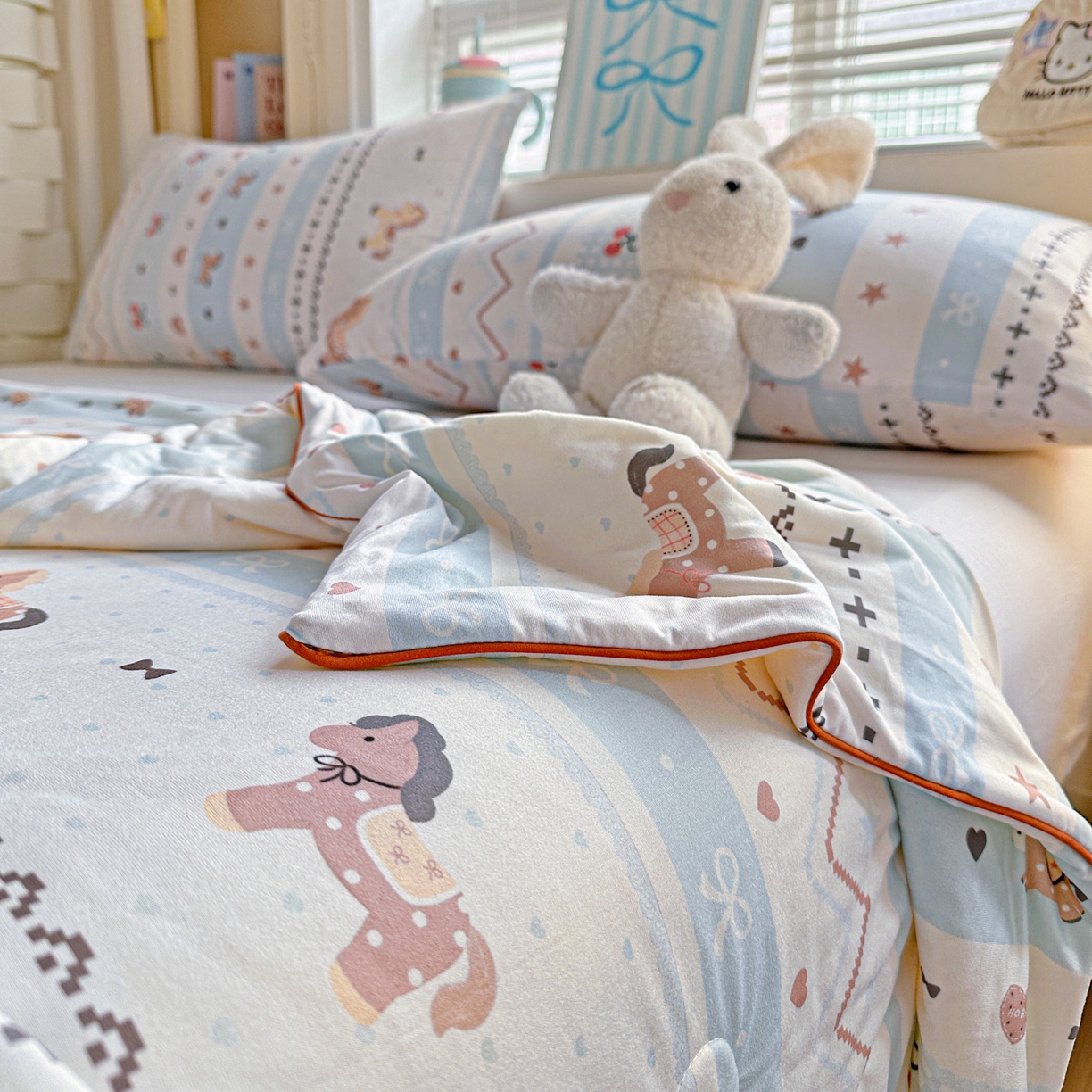 91家纺网 家纺一手货源 找家纺 优被业 2026新款A类牛奶丝针织棉软糯凉感大豆夏被空调被夏凉被(20%大豆国标包检测） 幸运小马