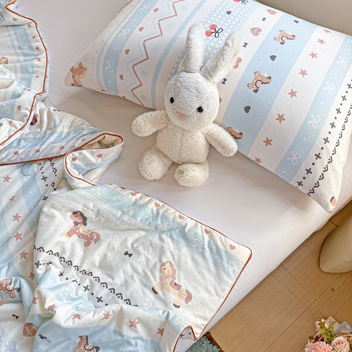 91家纺网 家纺一手货源 找家纺 优被业 2026新款A类牛奶丝针织棉软糯凉感大豆夏被空调被夏凉被(20%大豆国标包检测） 幸运小马