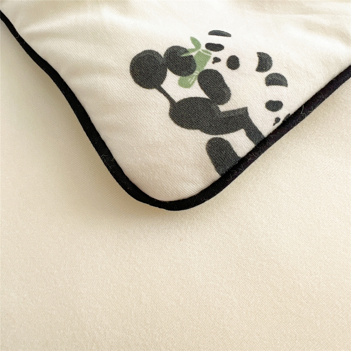 91家纺网 家纺一手货源 找家纺 优被业 2026新款A类牛奶丝针织棉软糯凉感大豆夏被空调被夏凉被(20%大豆国标包检测） 熊猫贝贝