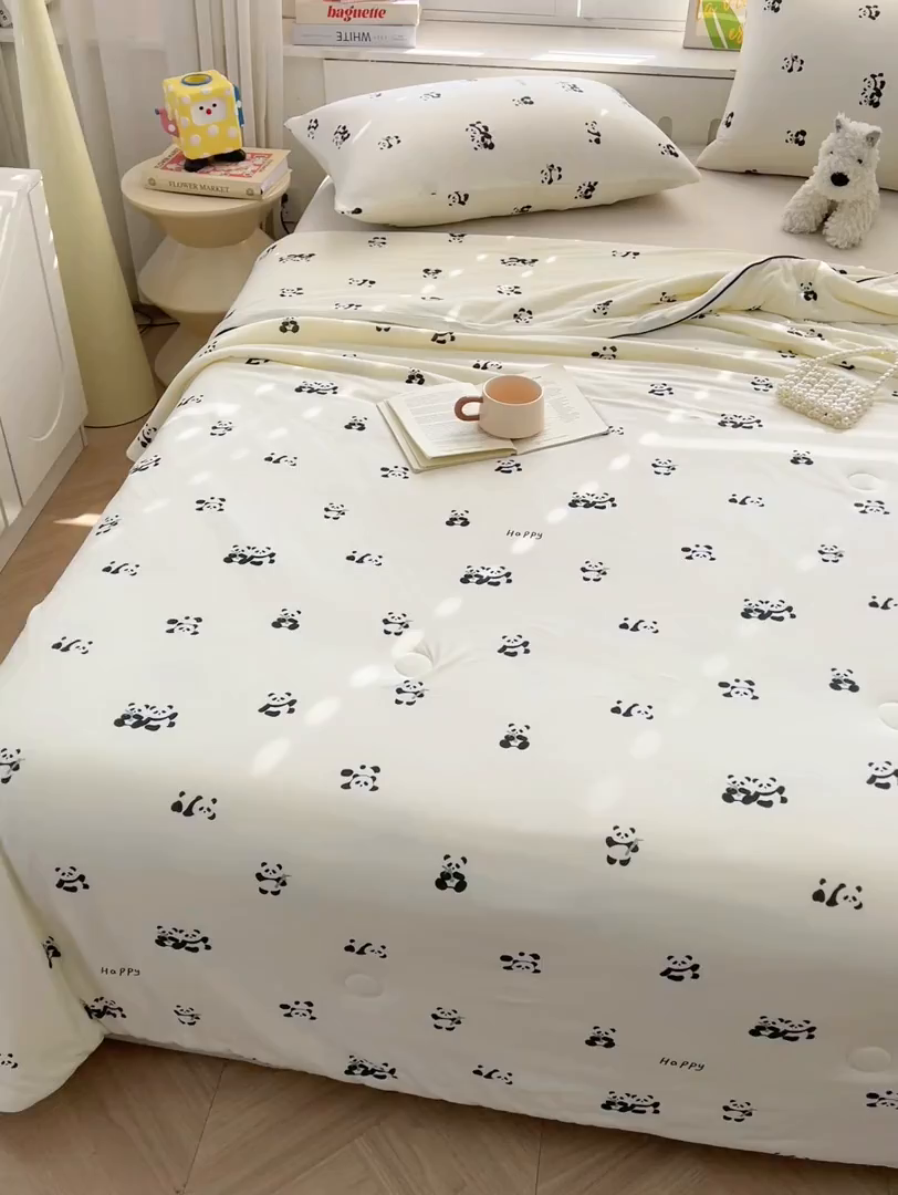 91家纺网 家纺一手货源 找家纺 优被业 2026新款A类牛奶丝针织棉软糯凉感大豆夏被空调被夏凉被(20%大豆国标包检测） 熊猫贝贝