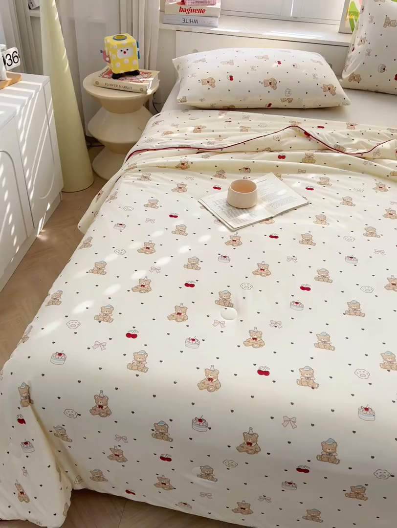 91家纺网 家纺一手货源 找家纺 优被业 2026新款A类牛奶丝针织棉软糯凉感大豆夏被空调被夏凉被(20%大豆国标包检测） 樱桃小熊