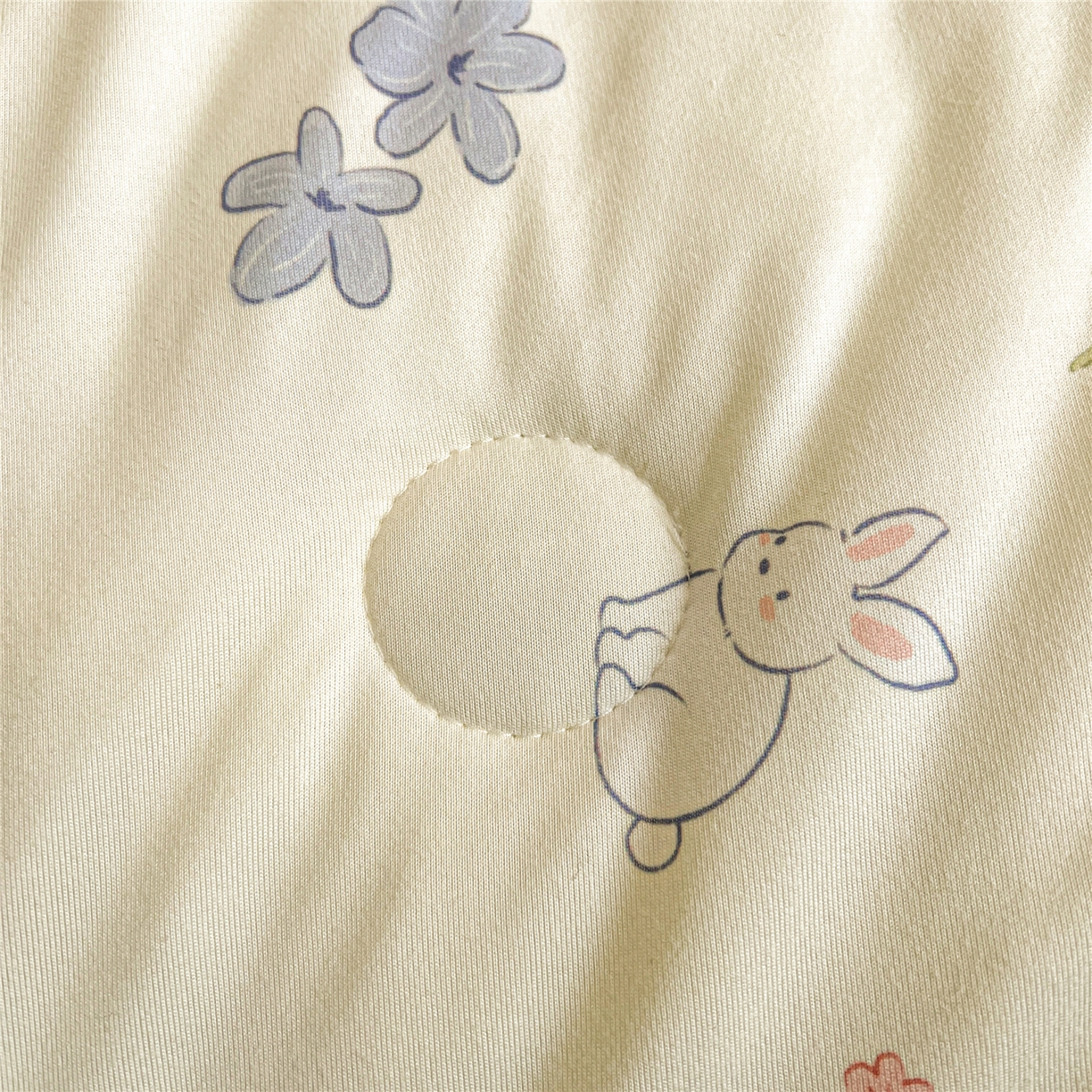 91家纺网 家纺一手货源 找家纺 优被业 2026新款A类牛奶丝针织棉软糯凉感大豆夏被空调被夏凉被(20%大豆国标包检测） 紫萱兔