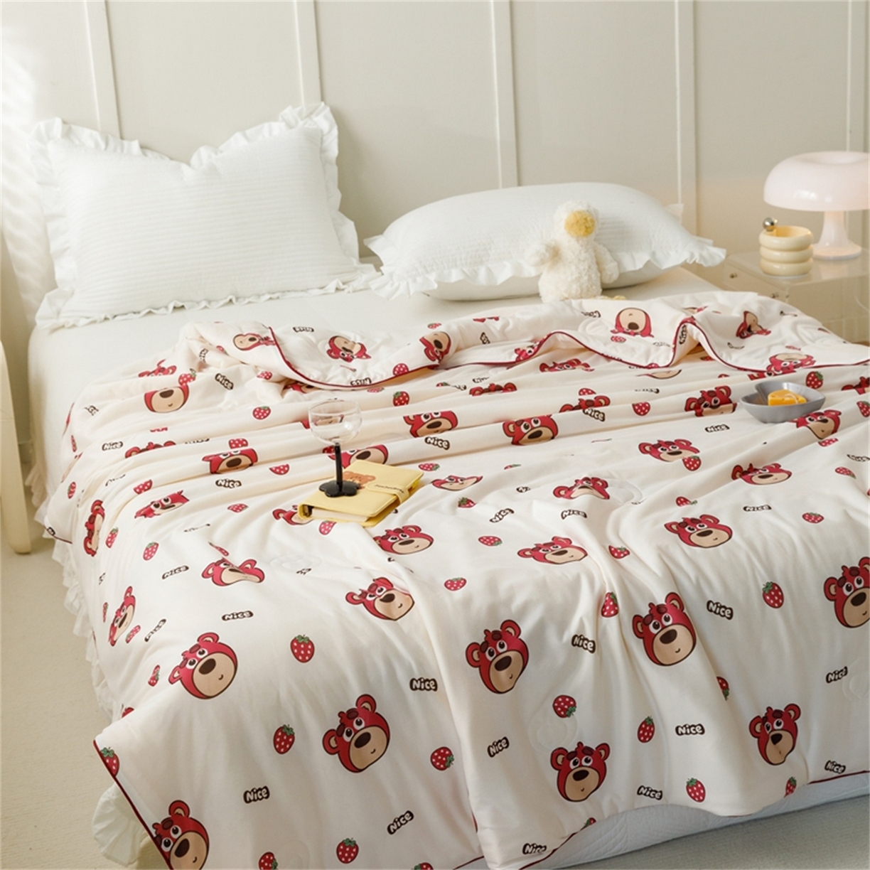 91家纺网 家纺一手货源 找家纺 优被业 2026新款A类牛奶丝针织棉软糯凉感大豆夏被空调被夏凉被(20%大豆国标包检测） 草莓小熊