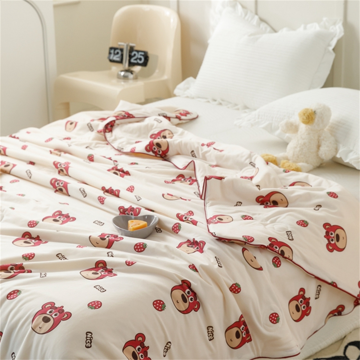 91家纺网 家纺一手货源 找家纺 优被业 2026新款A类牛奶丝针织棉软糯凉感大豆夏被空调被夏凉被(20%大豆国标包检测） 草莓小熊