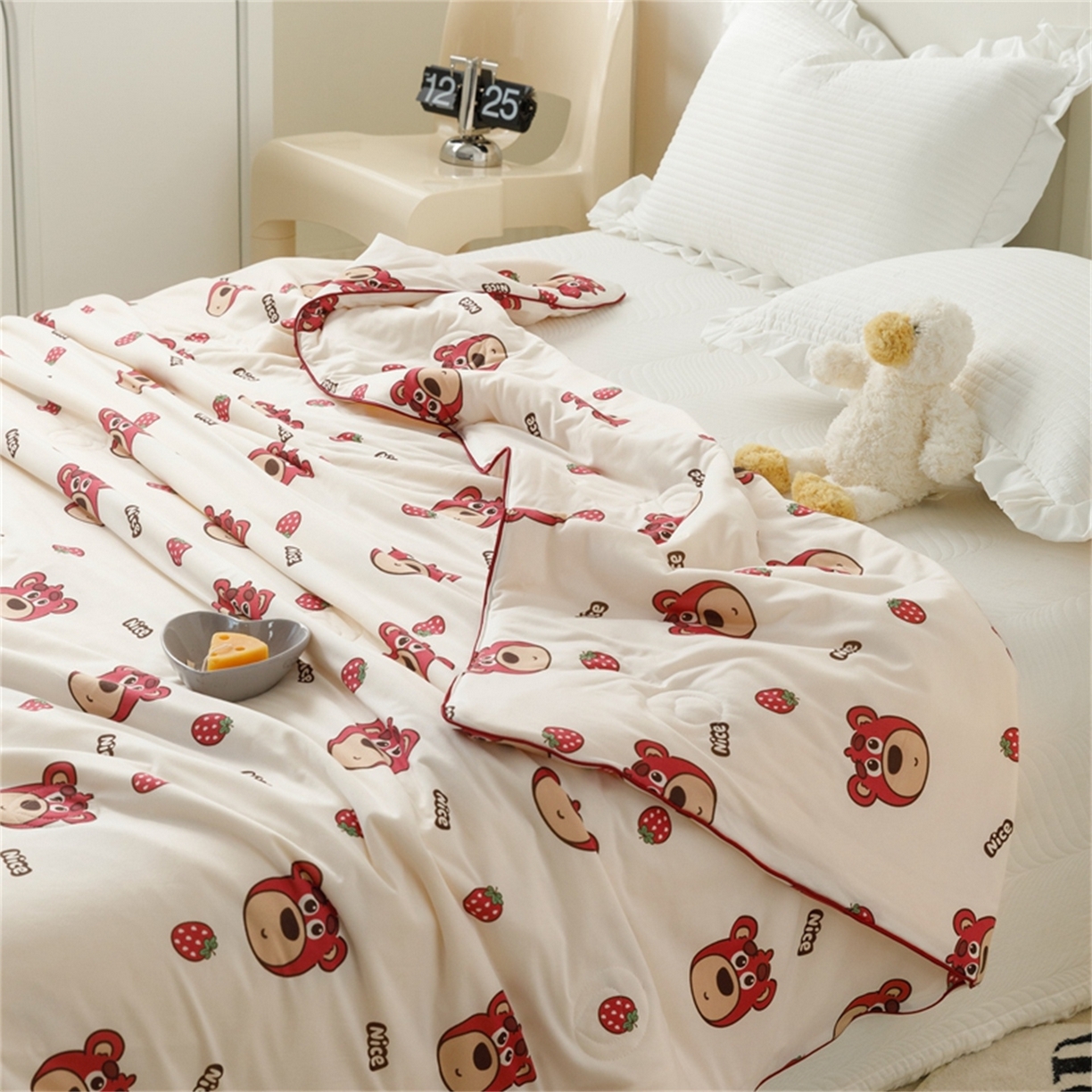 91家纺网 家纺一手货源 找家纺 优被业 2026新款A类牛奶丝针织棉软糯凉感大豆夏被空调被夏凉被(20%大豆国标包检测） 草莓小熊