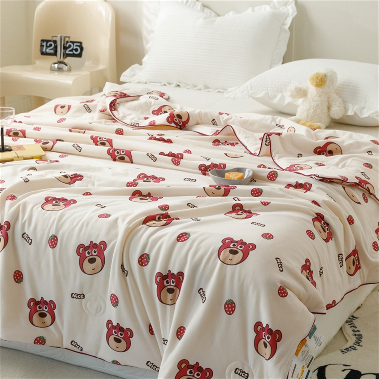 91家纺网 家纺一手货源 找家纺 优被业 2026新款A类牛奶丝针织棉软糯凉感大豆夏被空调被夏凉被(20%大豆国标包检测） 草莓小熊