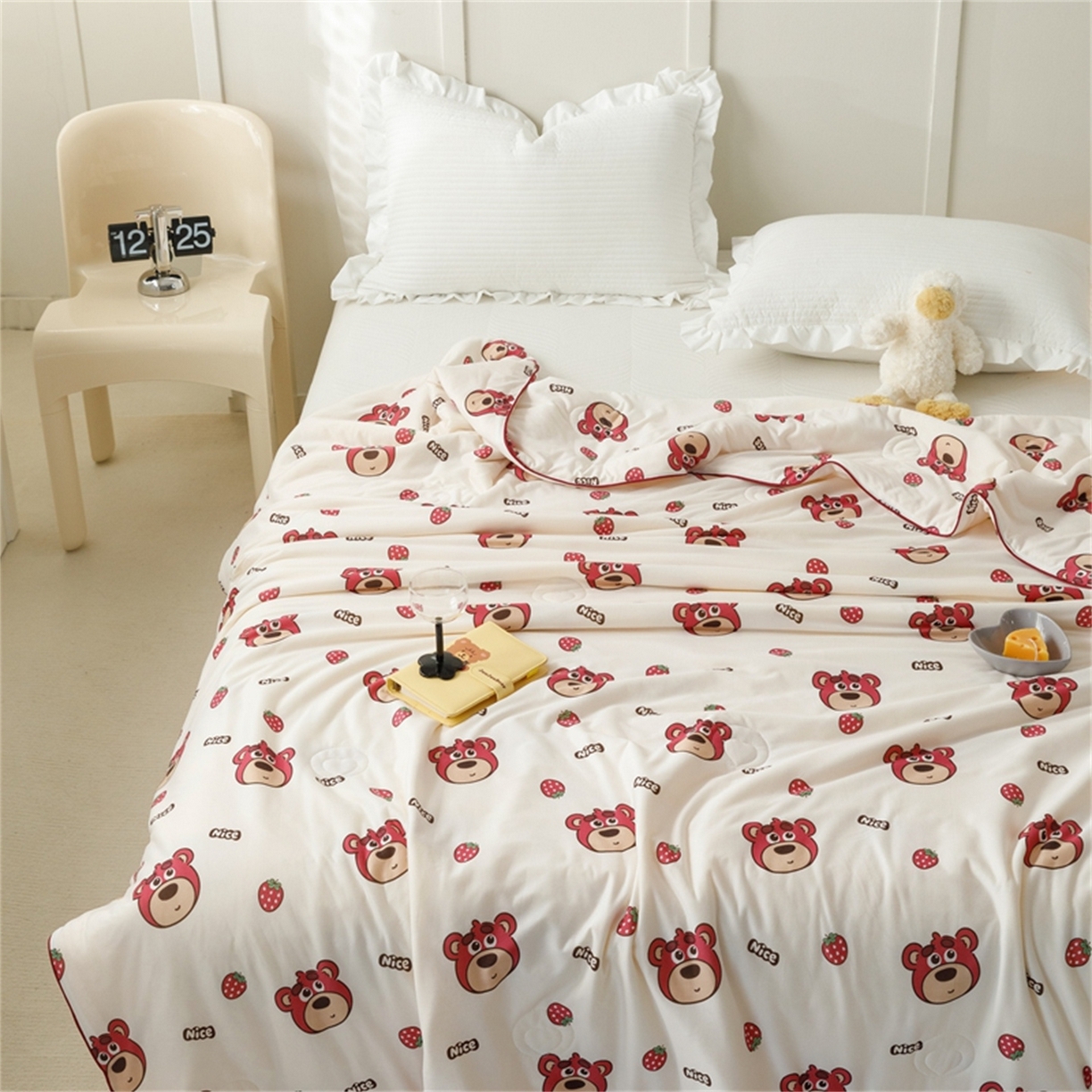 91家纺网 家纺一手货源 找家纺 优被业 2026新款A类牛奶丝针织棉软糯凉感大豆夏被空调被夏凉被(20%大豆国标包检测） 草莓小熊