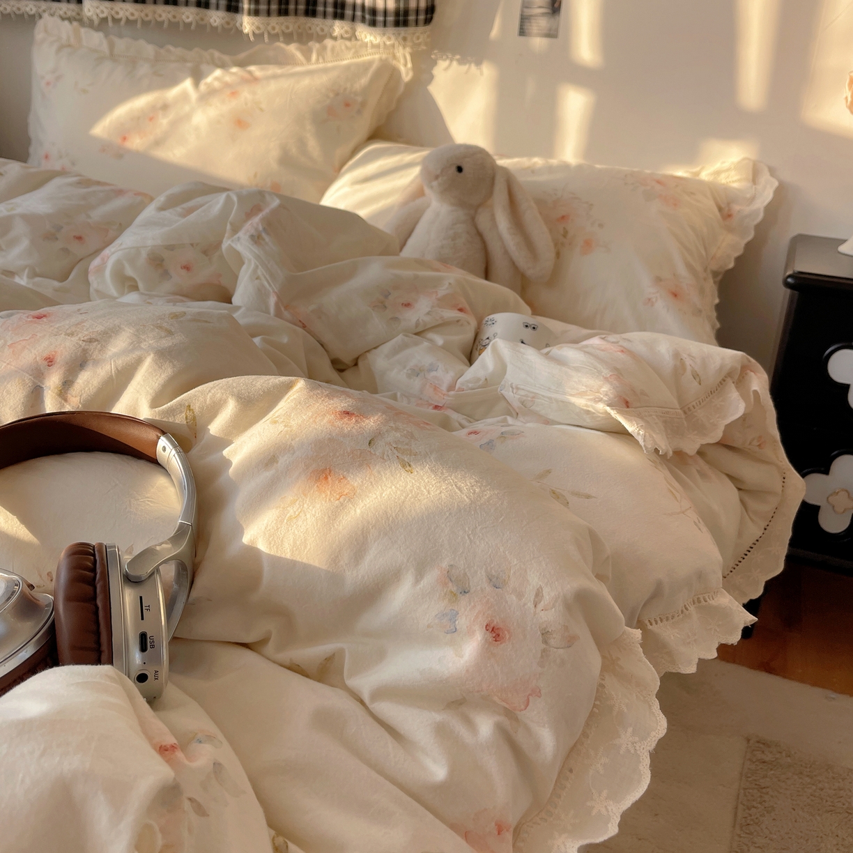 91家纺网 家纺一手货源 找家纺 悦织湾家纺 2026新款镂空花边碎花款四件套印花学生宿舍床上用品三4件套单品被套枕套 芳华