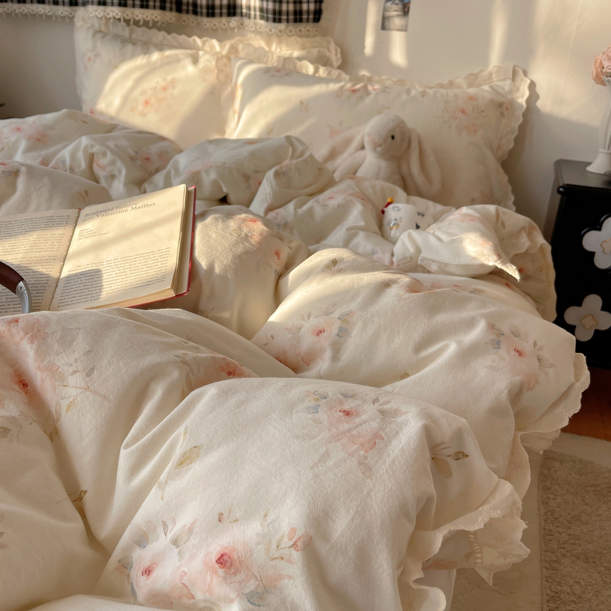 91家纺网 家纺一手货源 找家纺 悦织湾家纺 2026新款镂空花边碎花款四件套印花学生宿舍床上用品三4件套单品被套枕套 芳华