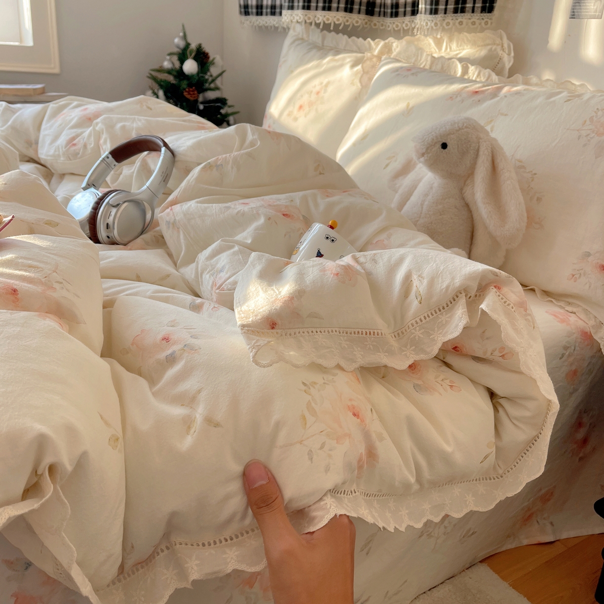 91家纺网 家纺一手货源 找家纺 悦织湾家纺 2026新款镂空花边碎花款四件套印花学生宿舍床上用品三4件套单品被套枕套 芳华