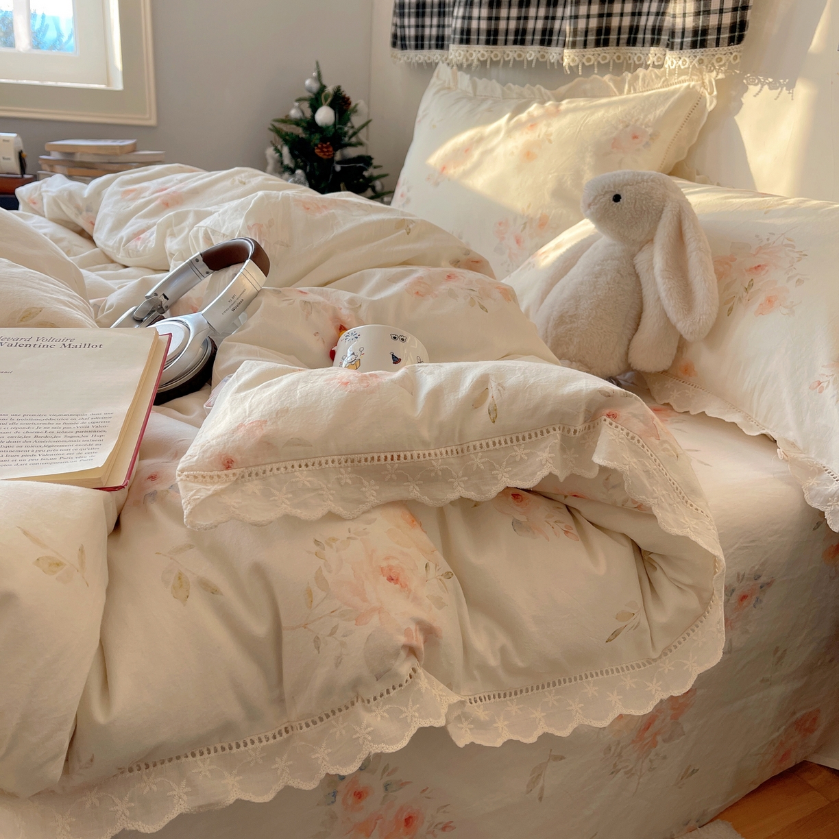 91家纺网 家纺一手货源 找家纺 悦织湾家纺 2026新款镂空花边碎花款四件套印花学生宿舍床上用品三4件套单品被套枕套 芳华