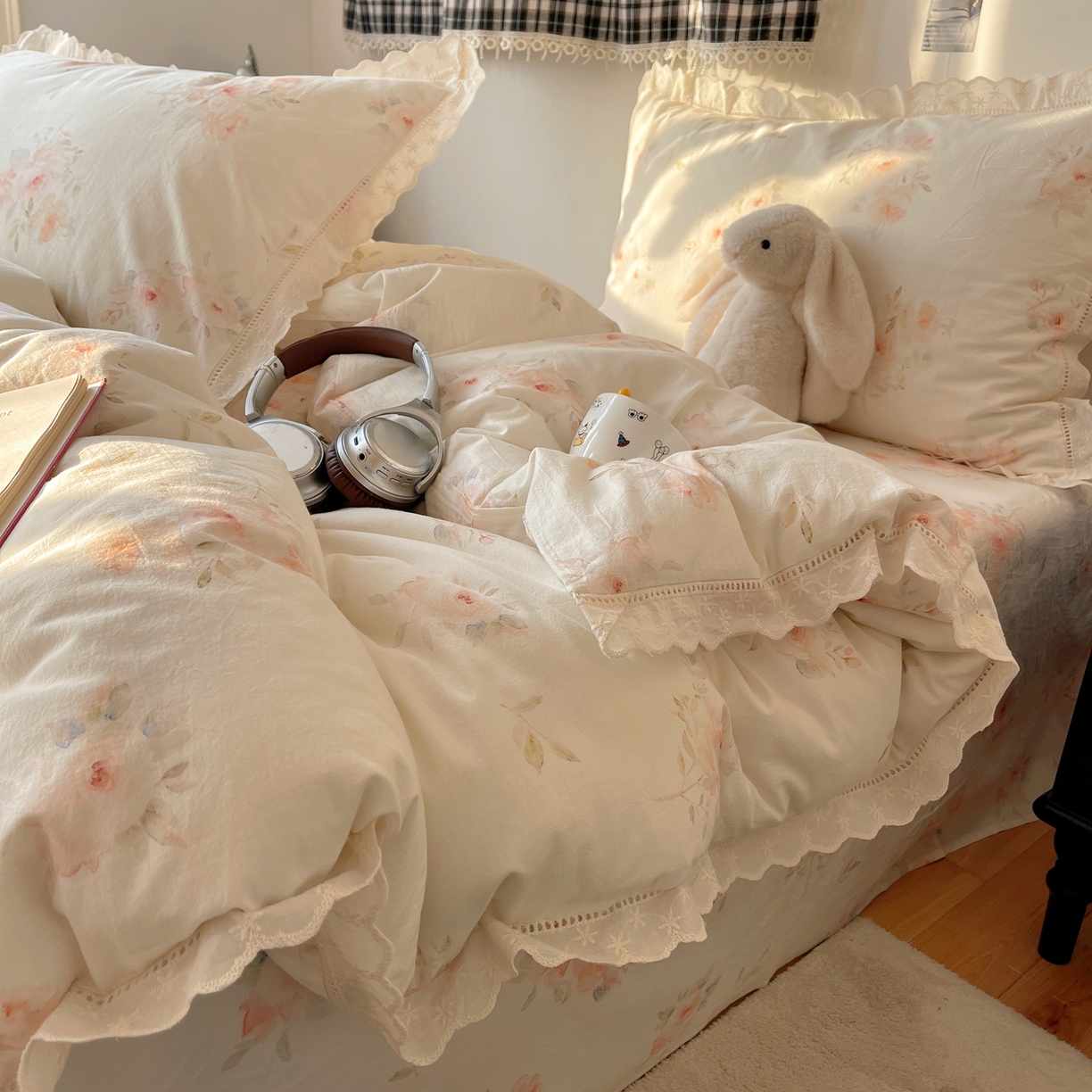 91家纺网 家纺一手货源 找家纺 悦织湾家纺 2026新款镂空花边碎花款四件套印花学生宿舍床上用品三4件套单品被套枕套 芳华