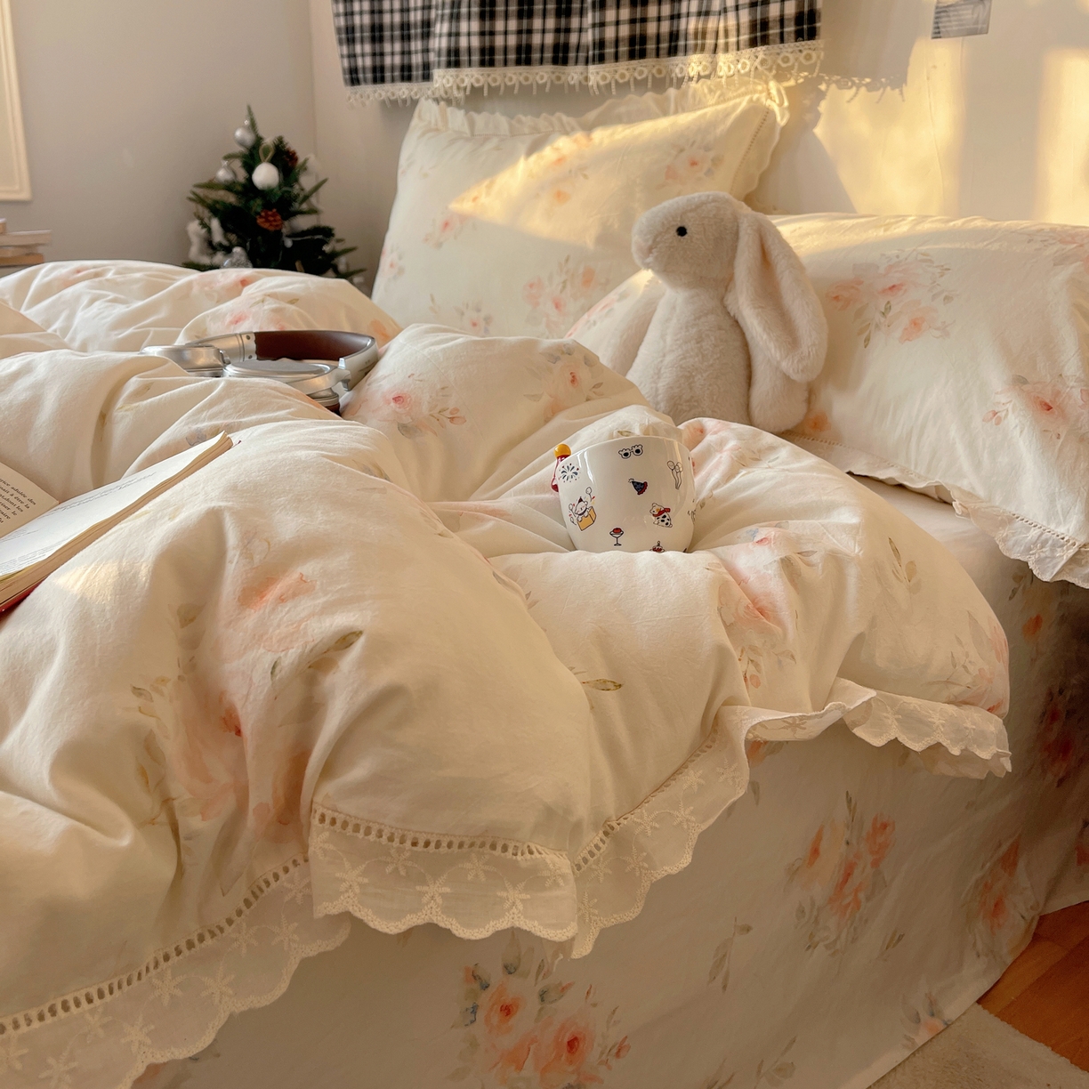 91家纺网 家纺一手货源 找家纺 悦织湾家纺 2026新款镂空花边碎花款四件套印花学生宿舍床上用品三4件套单品被套枕套 芳华