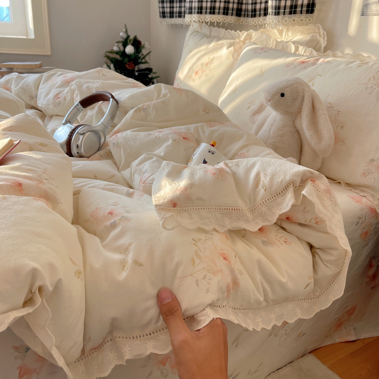 91家纺网 家纺一手货源 找家纺 悦织湾家纺 2026新款镂空花边碎花款四件套印花学生宿舍床上用品三4件套单品被套枕套 芳华