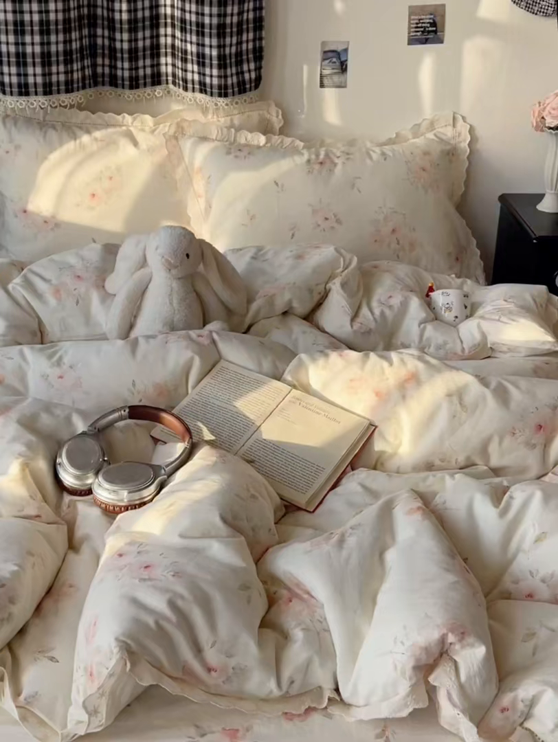 91家纺网 家纺一手货源 找家纺 悦织湾家纺 2026新款镂空花边碎花款四件套印花学生宿舍床上用品三4件套单品被套枕套 芳华