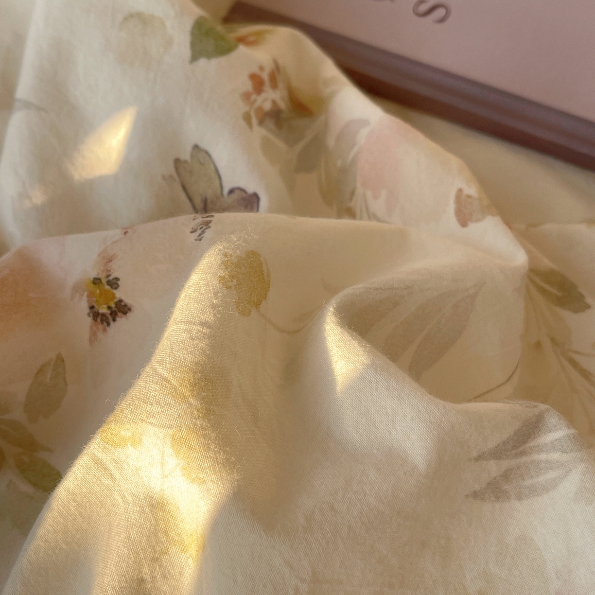 91家纺网 家纺一手货源 找家纺 悦织湾家纺 2026新款镂空花边碎花款四件套印花学生宿舍床上用品三4件套单品被套枕套 沐春