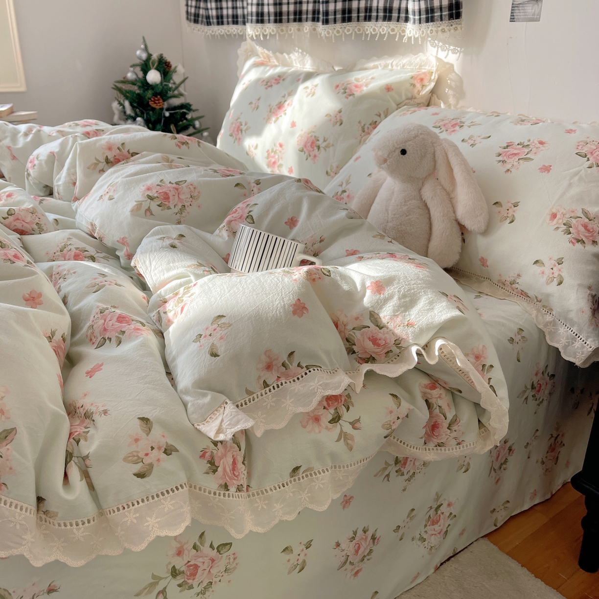 91家纺网 家纺一手货源 找家纺 悦织湾家纺 2026新款镂空花边碎花款四件套印花学生宿舍床上用品三4件套单品被套枕套 盈袖