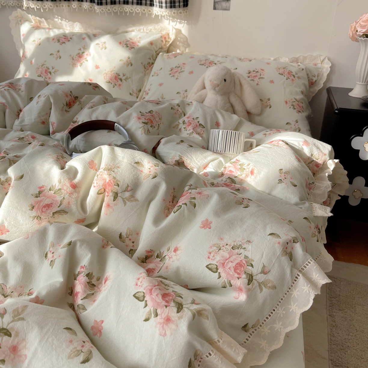 91家纺网 家纺一手货源 找家纺 悦织湾家纺 2026新款镂空花边碎花款四件套印花学生宿舍床上用品三4件套单品被套枕套 盈袖