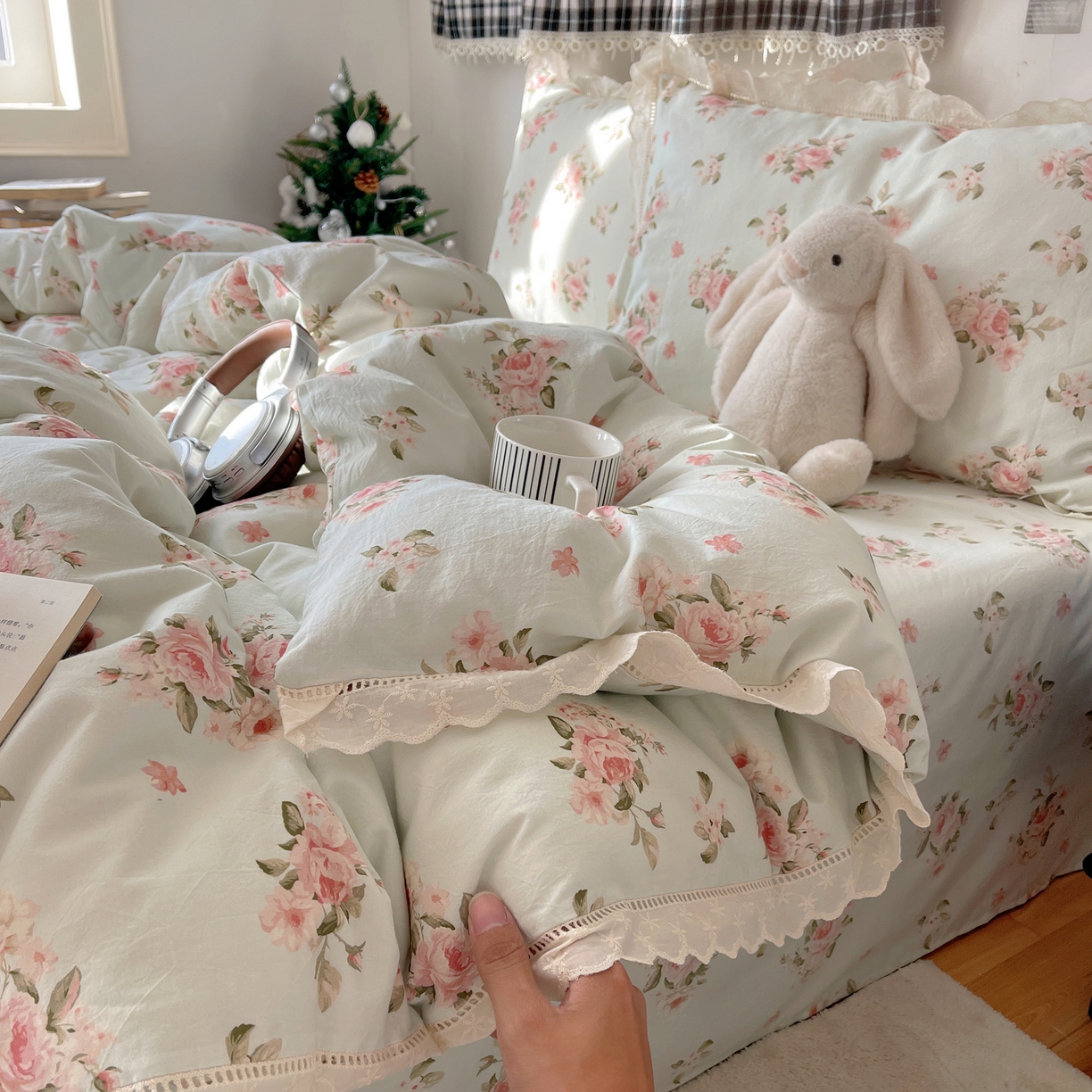 91家纺网 家纺一手货源 找家纺 悦织湾家纺 2026新款镂空花边碎花款四件套印花学生宿舍床上用品三4件套单品被套枕套 盈袖