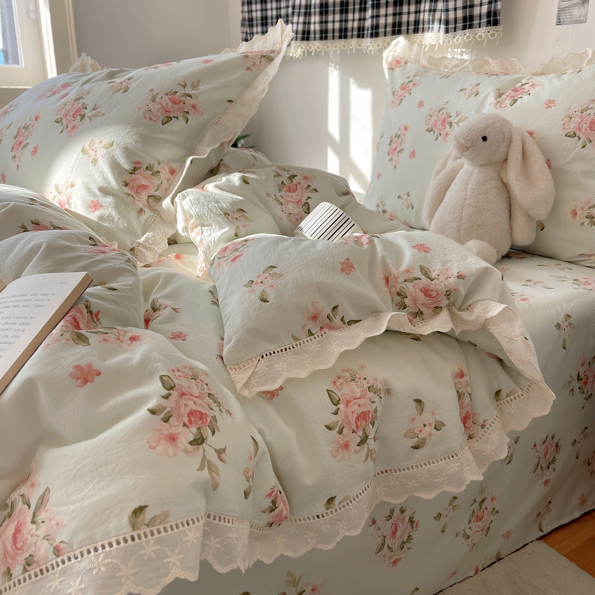 91家纺网 家纺一手货源 找家纺 悦织湾家纺 2026新款镂空花边碎花款四件套印花学生宿舍床上用品三4件套单品被套枕套 盈袖