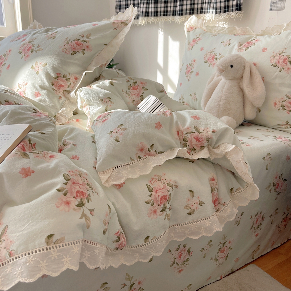 91家纺网 家纺一手货源 找家纺 悦织湾家纺 2026新款镂空花边碎花款四件套印花学生宿舍床上用品三4件套单品被套枕套 盈袖