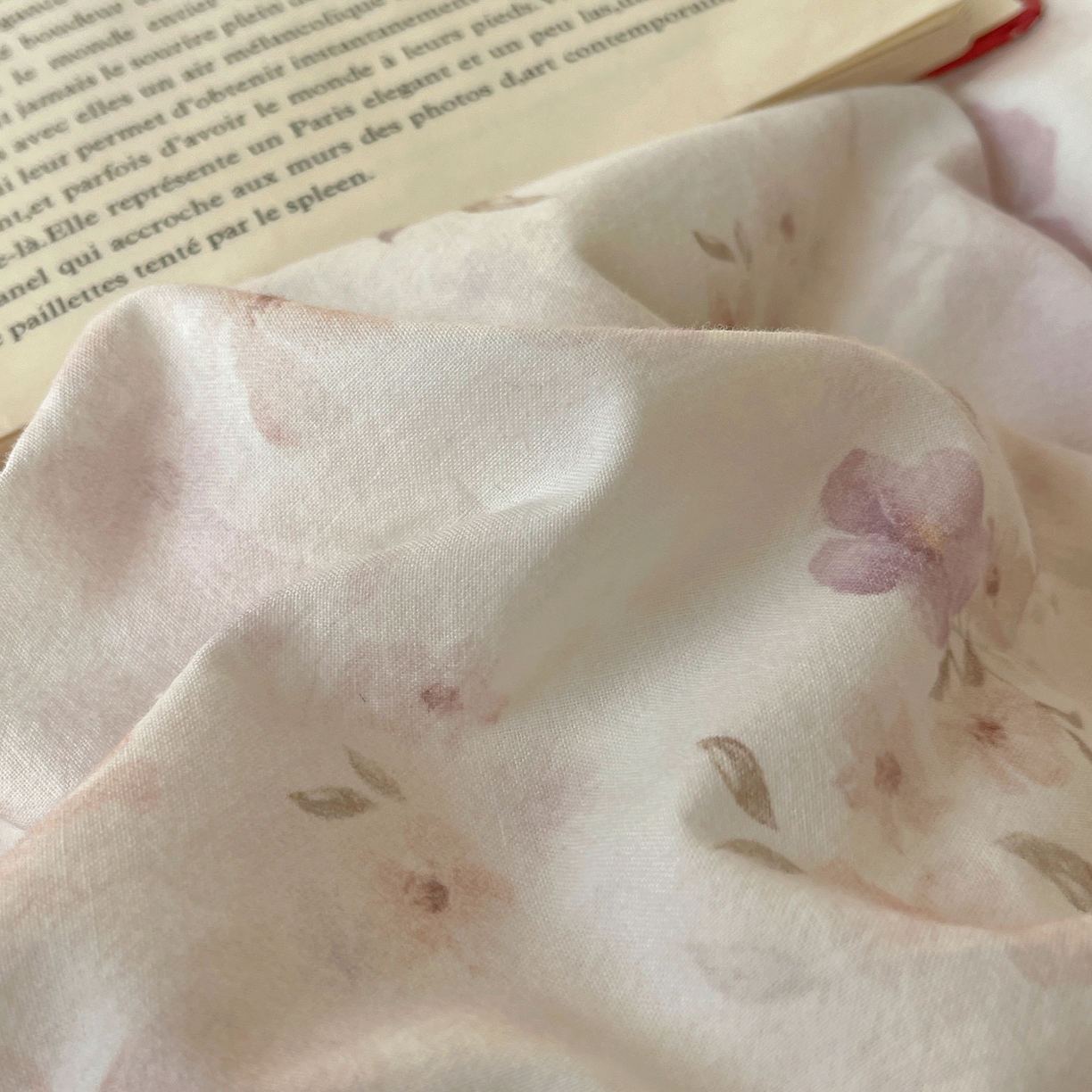 91家纺网 家纺一手货源 找家纺 悦织湾家纺 2026新款镂空花边碎花款四件套印花学生宿舍床上用品三4件套单品被套枕套 紫霞