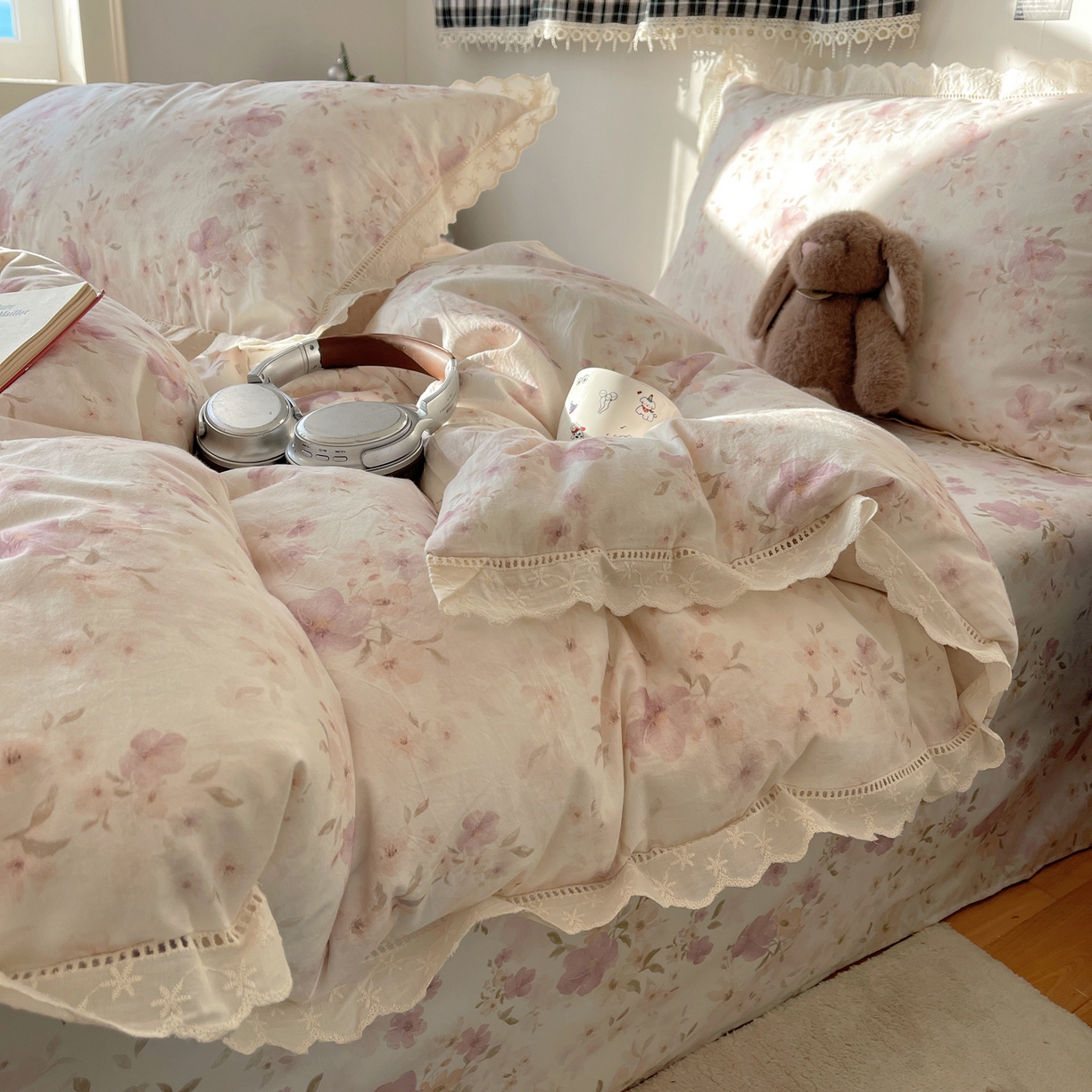 91家纺网 家纺一手货源 找家纺 悦织湾家纺 2026新款镂空花边碎花款四件套印花学生宿舍床上用品三4件套单品被套枕套 紫霞