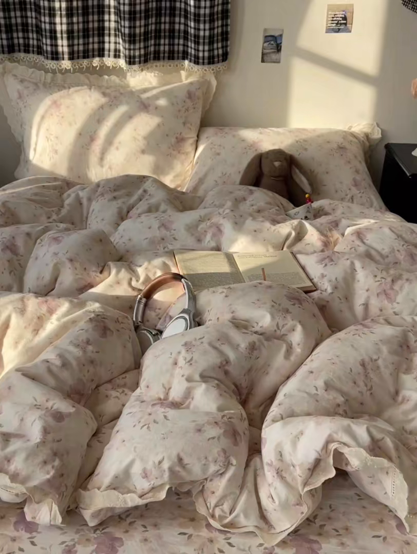 91家纺网 家纺一手货源 找家纺 悦织湾家纺 2026新款镂空花边碎花款四件套印花学生宿舍床上用品三4件套单品被套枕套 紫霞