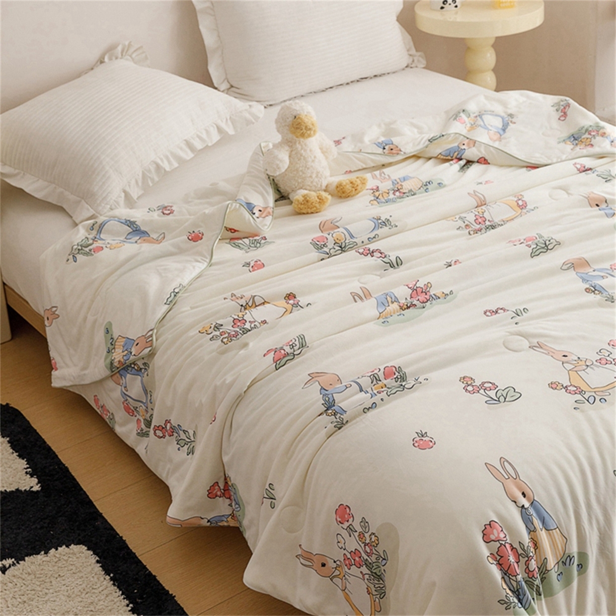 91家纺网 家纺一手货源 找家纺 优被业 2026新款A类牛奶丝针织棉软糯凉感大豆夏被空调被夏凉被(20%大豆国标包检测） 花园小兔