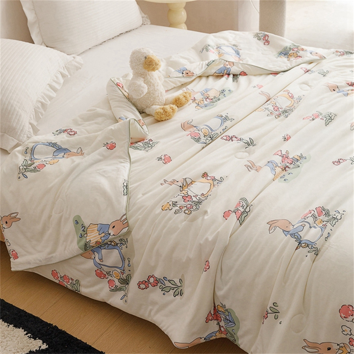 91家纺网 家纺一手货源 找家纺 优被业 2026新款A类牛奶丝针织棉软糯凉感大豆夏被空调被夏凉被(20%大豆国标包检测） 花园小兔