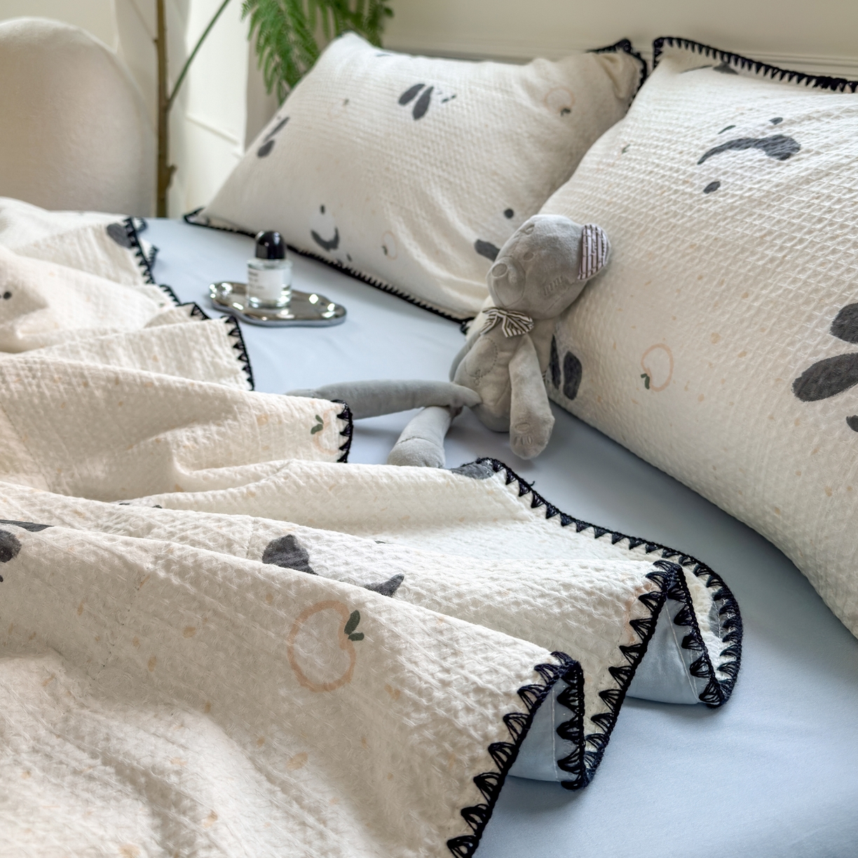 91家纺网 家纺一手货源 找家纺 雯雨家纺 2026新款里外全棉华夫格三角针夏被 苏潘达灰