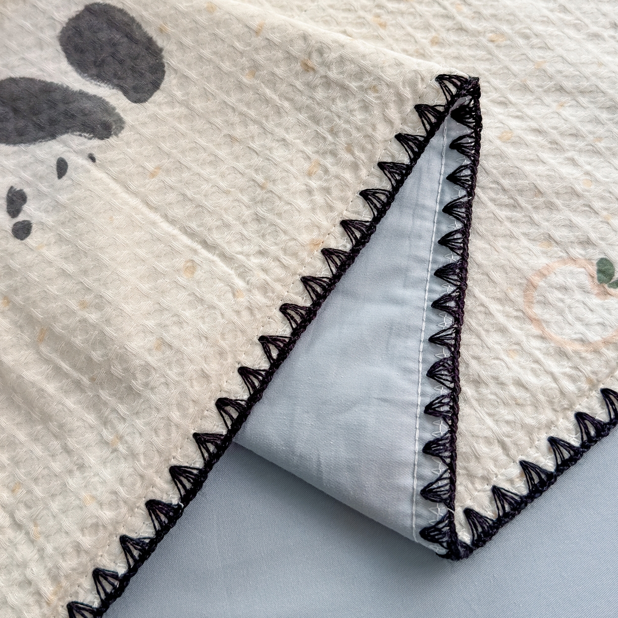 91家纺网 家纺一手货源 找家纺 雯雨家纺 2026新款里外全棉华夫格三角针夏被 苏潘达灰