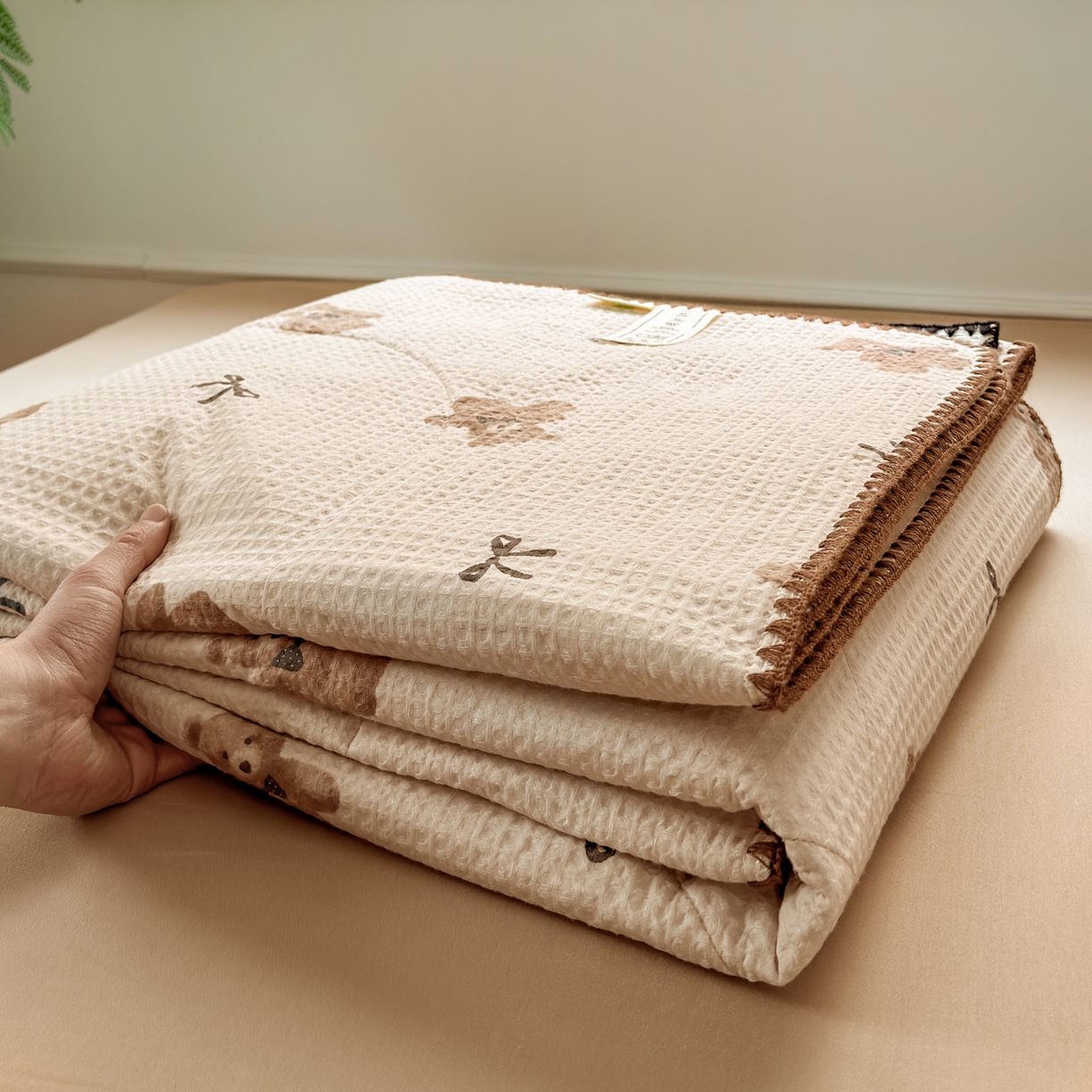 91家纺网 家纺一手货源 找家纺 雯雨家纺 2026新款里外全棉华夫格三角针夏被 萌动时光